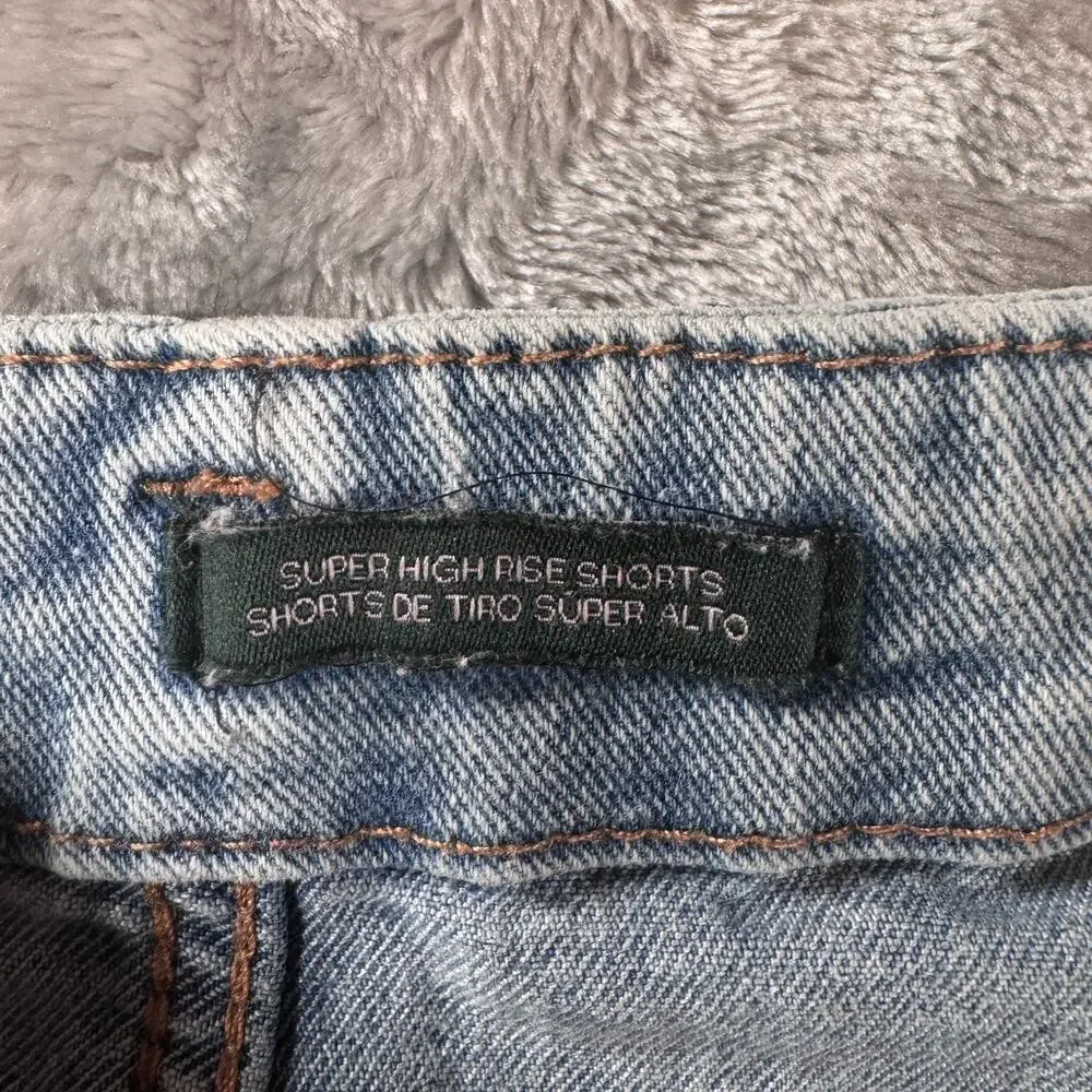 WILD FABLE Women Size 8 Super High Rise Jean Shorts Denim Light Wash Seamed